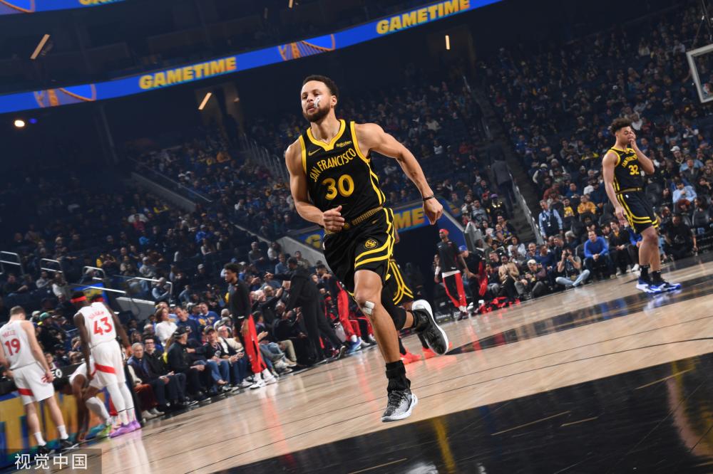 并围绕福克 并围绕福克