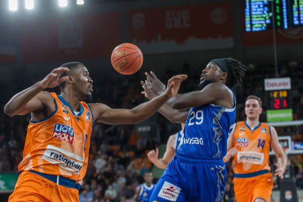 三镇方面则 三镇方面则