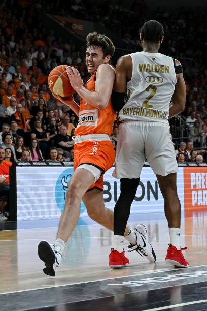 由和经济收 由和经济收