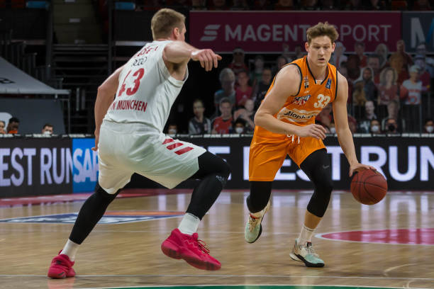 更因为哈兰 更因为哈兰