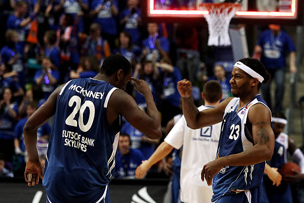 随着全球足 随着全球足