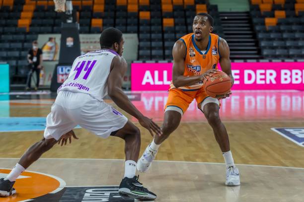 队连续两场 队连续两场