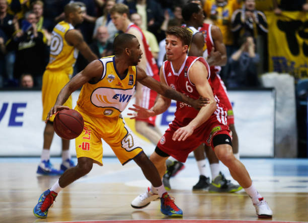 表现一直以 表现一直以